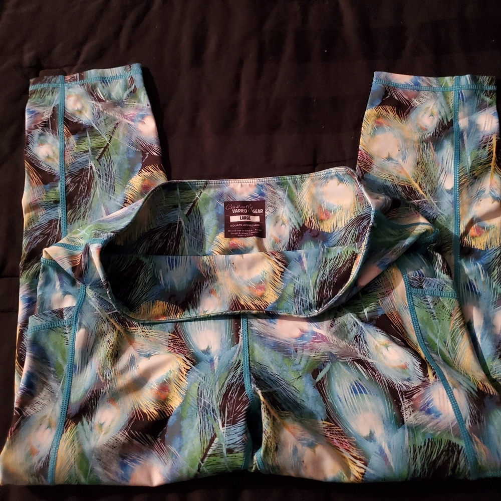 Constantly varied gear peacocks capris large